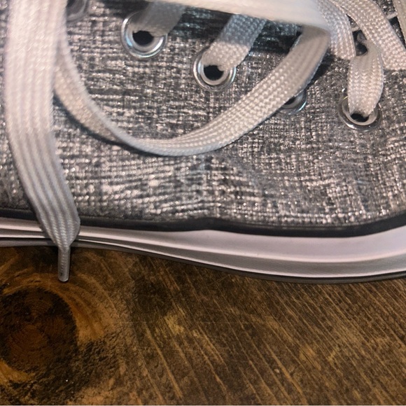 Converse All-Star Sneakers Shoes Women's Size 7 Silver Metallic‎ - Picture 3 of 10